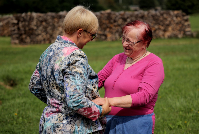 Predsednica republike je obiskala vas Koseze pri Ilirski Bistrici, ki jo prizadel tornado.