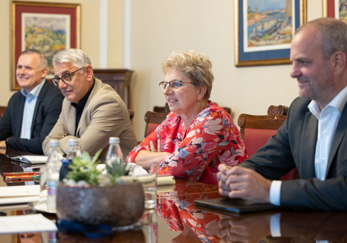 Pripravljalno srečanje z ministri o Predsedničinem forumu o samooskrbii