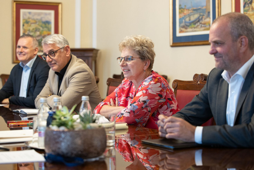 Pripravljalno srečanje z ministri o Predsedničinem forumu o samooskrbii