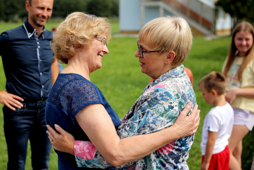 Predsednica republike je obiskala vas Koseze pri Ilirski Bistrici, ki jo prizadel tornado.