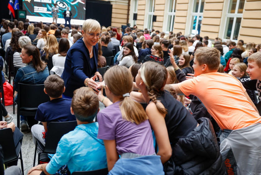 Slovesnost ob uradnem začetku projekta Mojstri digitalne prihodnosti.