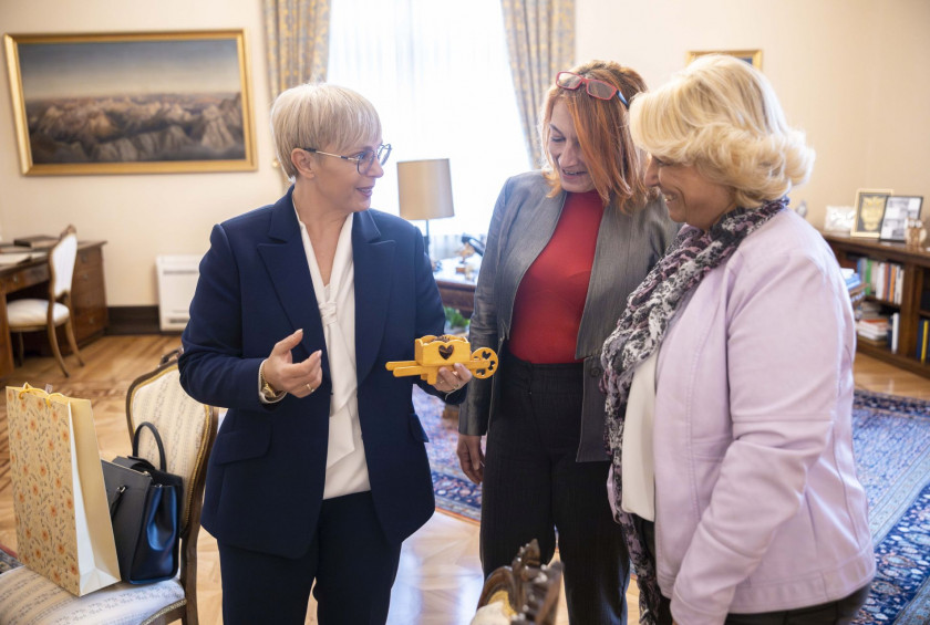 Ob mednarodnem dnevu brezdomcev je predsednica Pirc Musar sprejela predstavnici društva Brezdomni - do ključa.