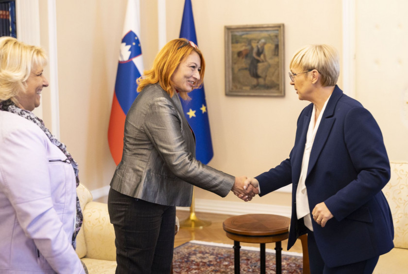 Ob mednarodnem dnevu brezdomcev je predsednica Pirc Musar sprejela predstavnici društva Brezdomni - do ključa.