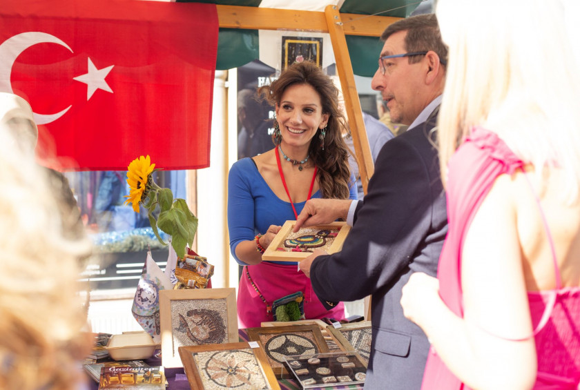 Dr. Musar je obiskal 30. dobrodelni diplomatski bazar Združenja SILA-IWCL.