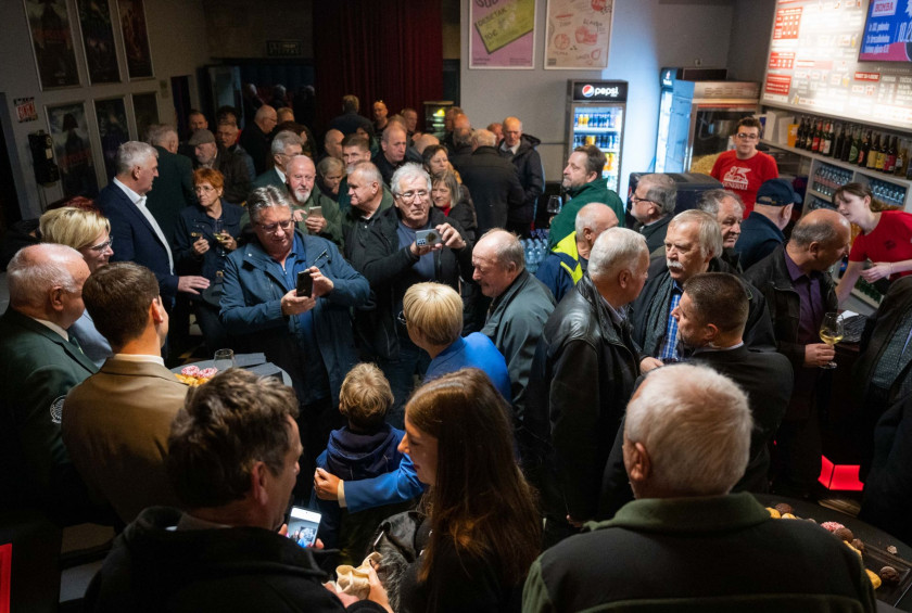 Premiera dokumentarnega filma Vojna brez sovraštva.