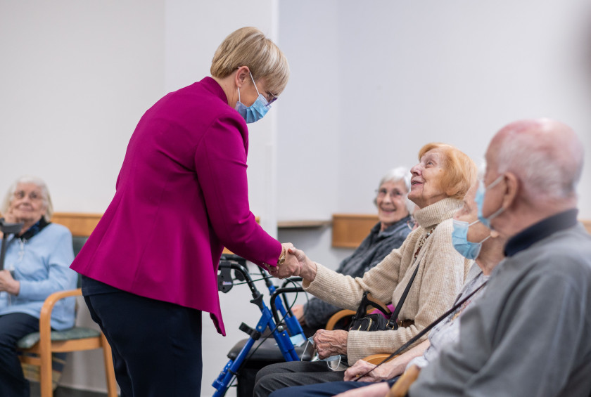 Predsednica Republike Slovenije Nataša Pirc Musar je danes dopoldan obiskala Dom upokojencev Center v Ljubljani