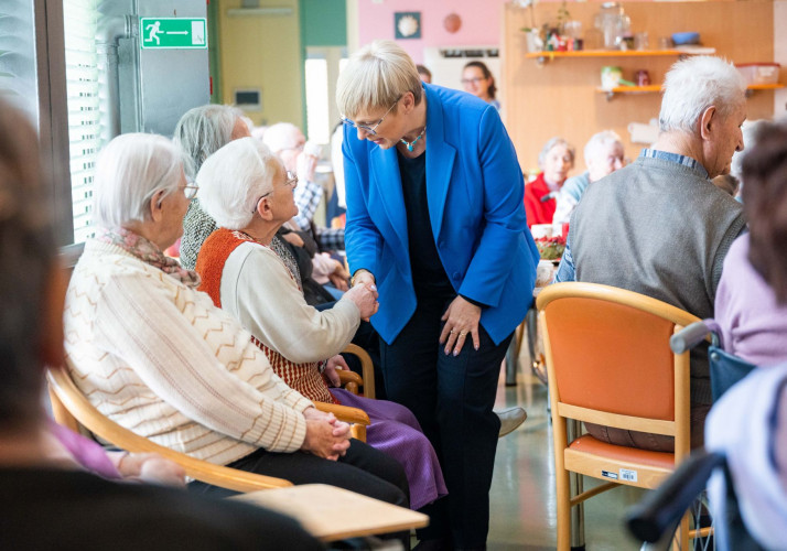 Predsednica Pirc Musar je na novoletni dan obiskala Dom starejših občanov Domžale.