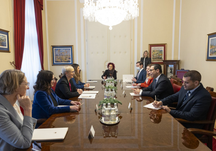 Predsednica Republike Slovenije je sprejela ministra za zunanje zadeve Republike Ciper dr. Constantinosa Kombosa, ki je na uradnem obisku v Sloveniji.