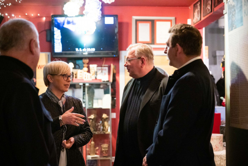 Predsednica republike in soprog sta si ogledala predstavo Dnevnik Ane Frank.