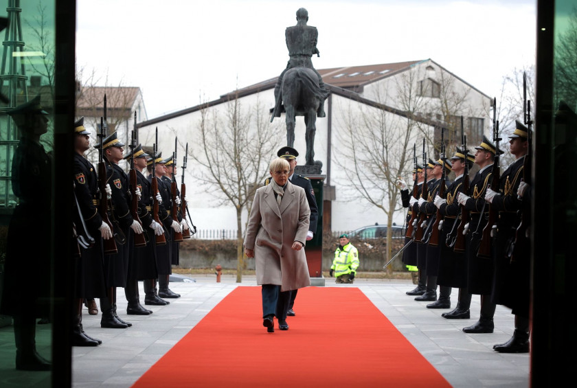 Predsednica Republike Slovenije in vrhovna poveljnica obrambnih sil je na redni vsakoletni videokonferenci nagovorila pripadnice in pripadnike Slovenske vojske, ki delujejo v mednarodnih operacijah in misijah v tujini.
