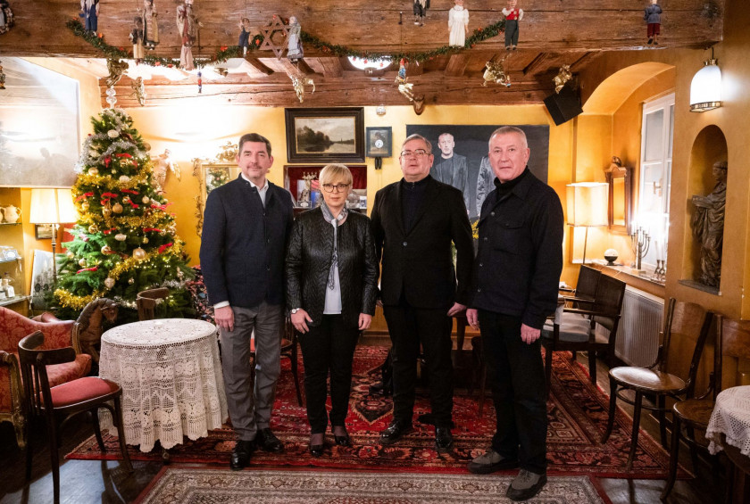 Predsednica republike in soprog sta si ogledala predstavo Dnevnik Ane Frank.