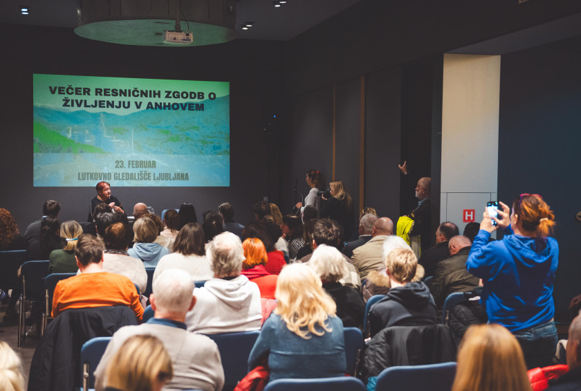 Večer resničnih zgodb o življenju v Anhovem.