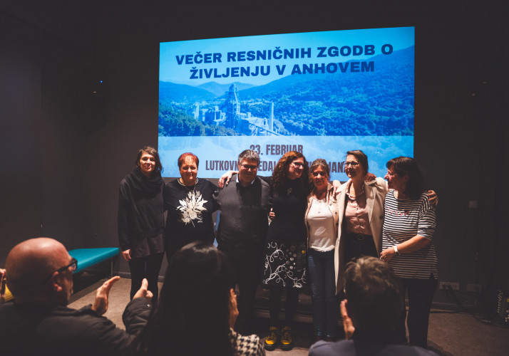 Večer resničnih zgodb o življenju v Anhovem.