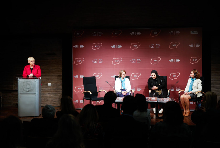 Okrogla miza »Ženske v prizadevanjih za mir na Bližnjem vzhodu«.