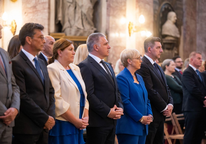 Predsednica republike in dr. Musar sta se udeležila tradicionalne svete maše za domovino.