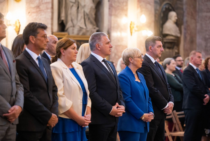 Predsednica republike in dr. Musar sta se udeležila tradicionalne svete maše za domovino.