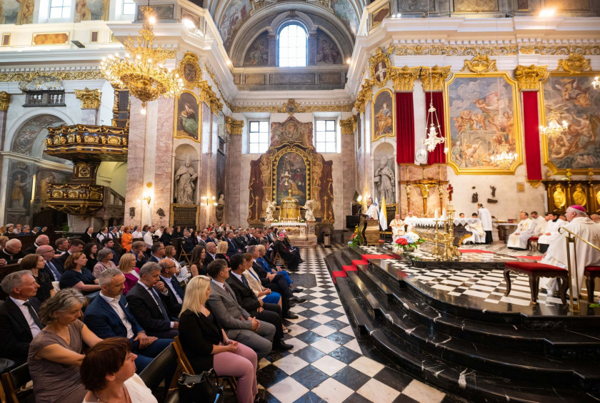 Predsednica republike in dr. Musar sta se udeležila tradicionalne svete maše za domovino.