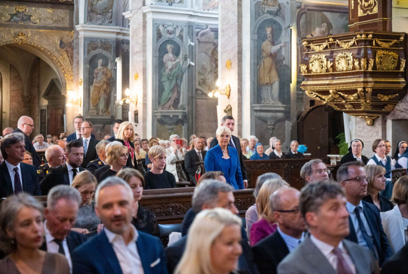 Predsednica republike in dr. Musar sta se udeležila tradicionalne svete maše za domovino.