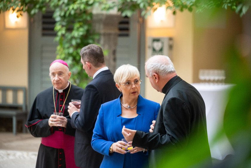 Predsednica republike in dr. Musar sta se udeležila tradicionalne svete maše za domovino.