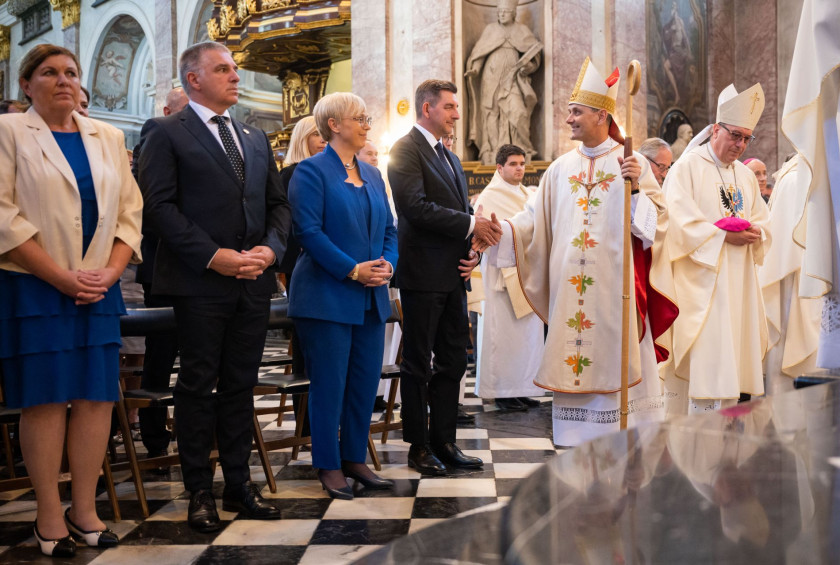 Predsednica republike in dr. Musar sta se udeležila tradicionalne svete maše za domovino.