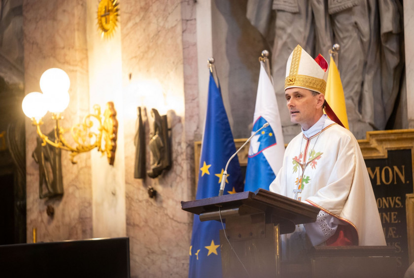 Predsednica republike in dr. Musar sta se udeležila tradicionalne svete maše za domovino.
