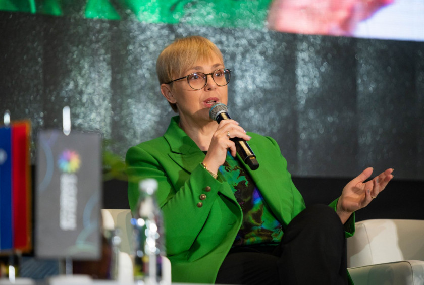 predsednica med pogovorom na SBC