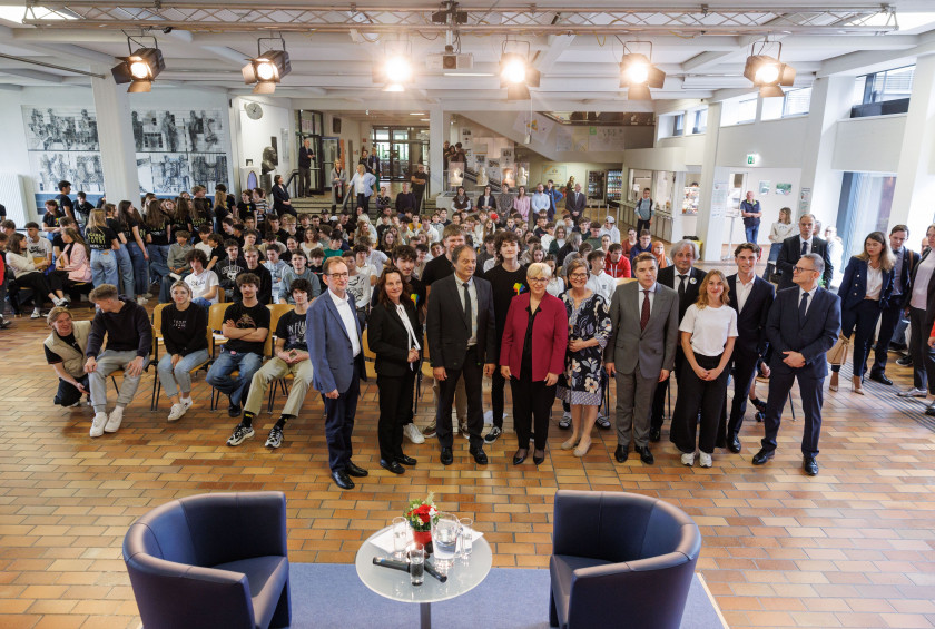 Dvojezicna akademija in gimnazija Celovec