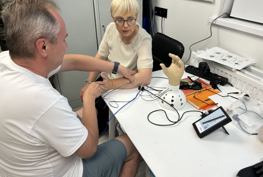 Predsednica Pirc Musar je obiskala organizacijo Superhumans, ki izvaja zdravstveno rehabilitacijo žrtev ruske agresije.