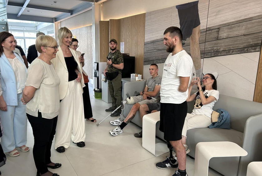 Predsednica Pirc Musar je obiskala organizacijo Superhumans, ki izvaja zdravstveno rehabilitacijo žrtev ruske agresije.