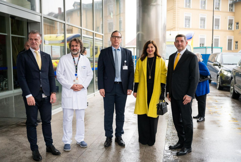 Sporoga hrvaskega predsednika Sanja Music Milanovic je s soprogom slovenske predsednice Alesem Musarjem obiskala Pediatricno kliniko