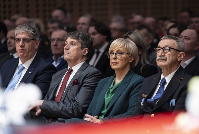 Udelezenci prireditve v prvi vrsti