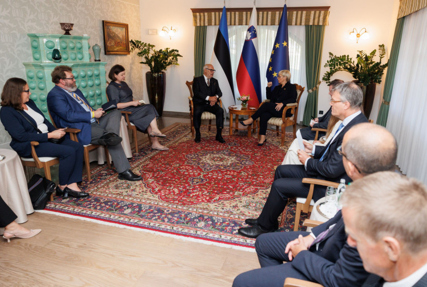 Pogovor s predsednikom Republike Estonije Alarom Karisom v3