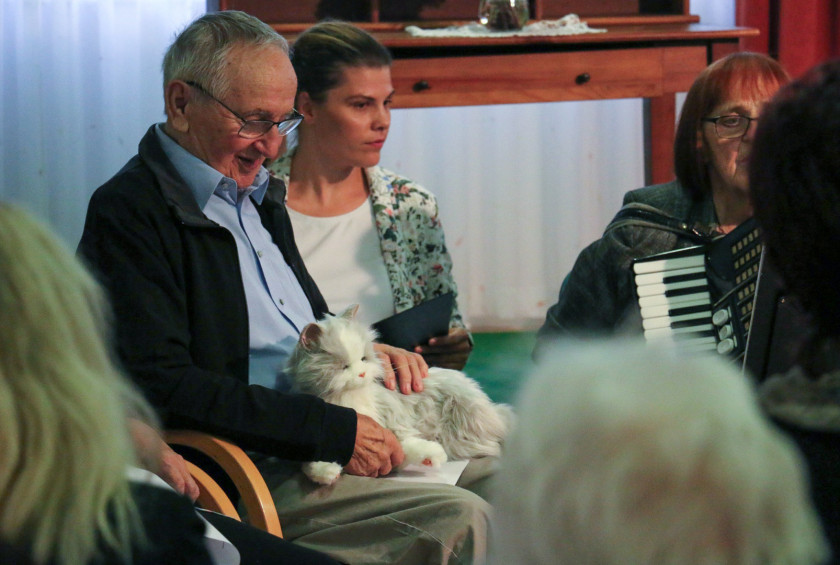 Terapevtska muca v narocju 2