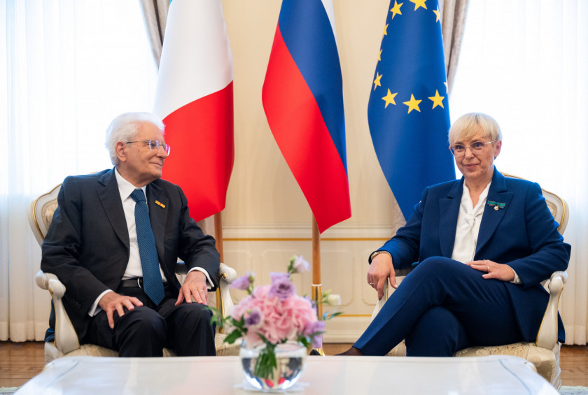 predsednika sede v Zlatem salonu