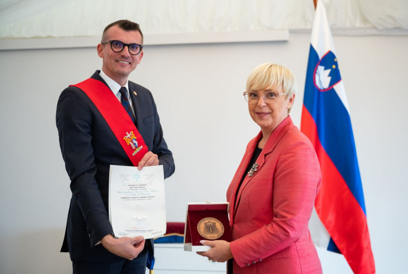 Predsednica Pirc Musar je prejela najvisjo nagrado nevladne organizacije Servare et Manere