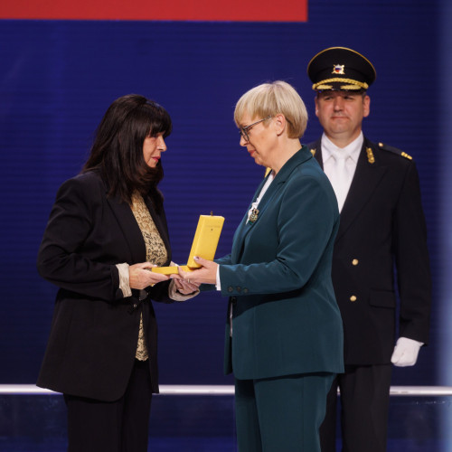 predsednica med podeljevanjem Zlatega reda