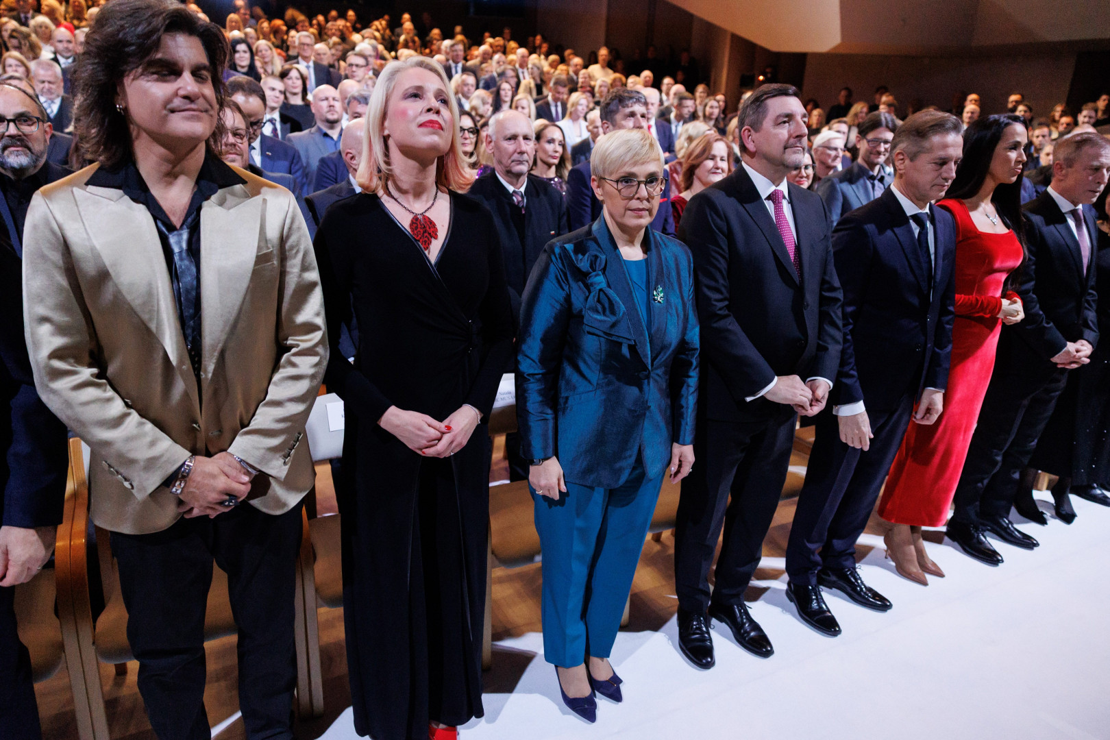 Prva vrsta na proslavi ob državnem prazniku v Cankarjevem domu.