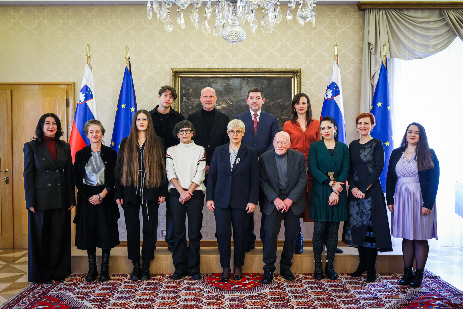 Skupinska fotografija vseh nagrajencev na gradu Brdo.