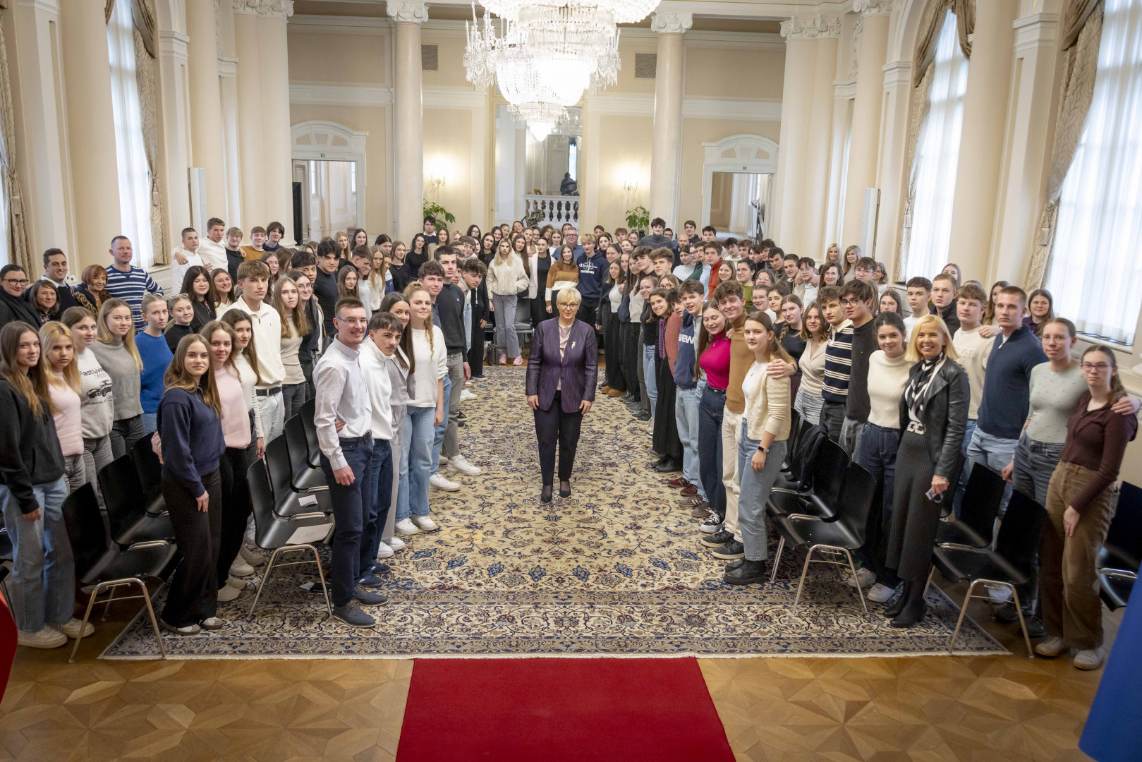 Predsednica republike med pogovorom z dijakinjami in dijaki Gimnazije in srednje šole Rudolfa Maistra Kamnik in Gimnazije Želimlje.