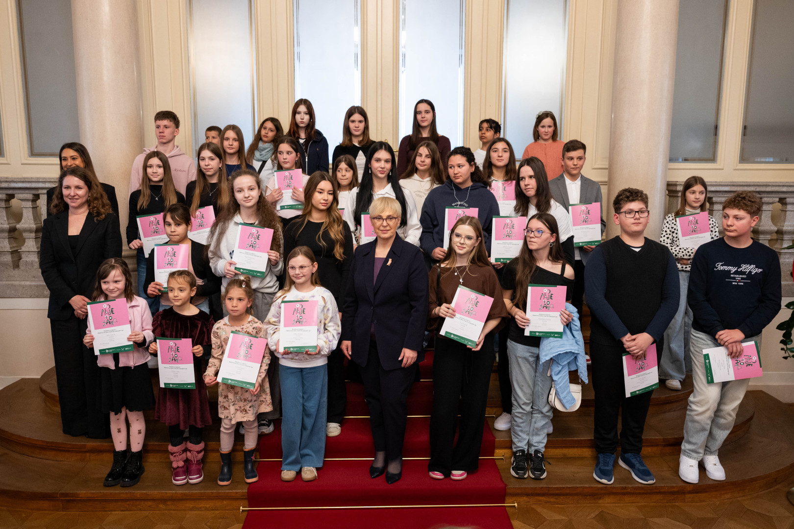 30 polfinalistov v slikarskem projektu Od Alje do Žana - čuteča srca. 