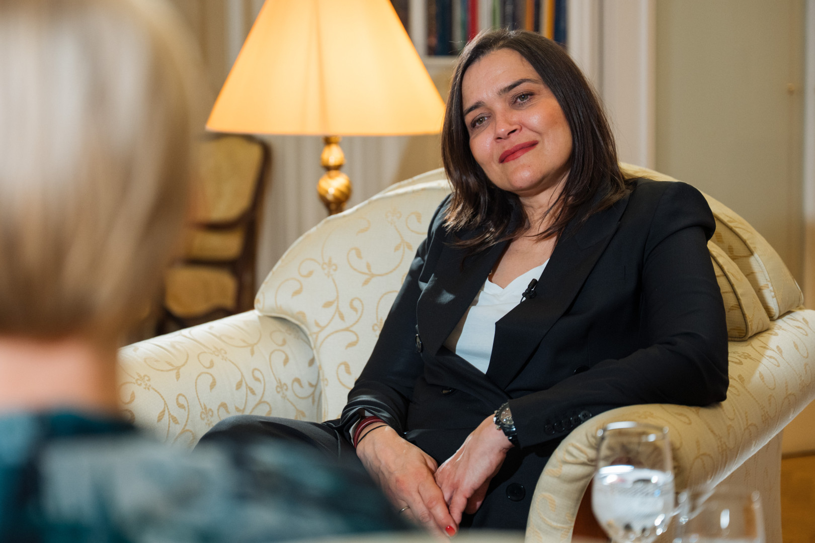 Predsednica se pogovarja z dr. Delić, gostjo podcasta.