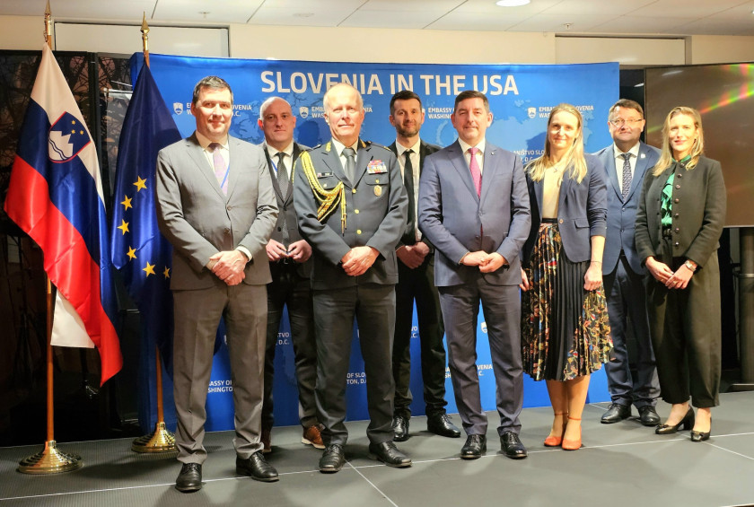 Dr. Musar s predstavniki Slovencev v ZDA.