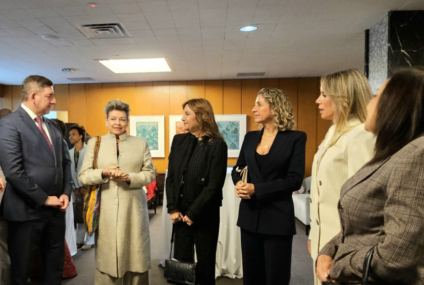 Fotografija prvega soproga in prvih soprog.