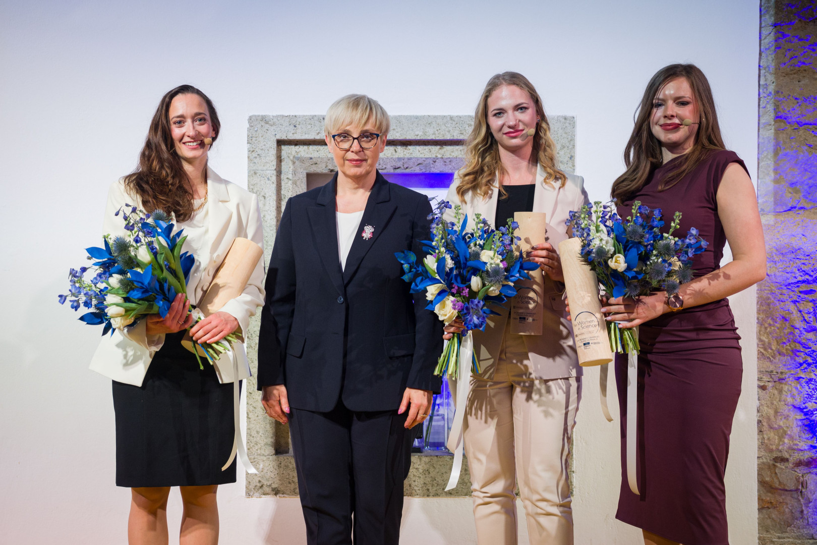 Predsednica republike z nagrajenkami; Živo Alif, Dano Mrinčič in Nino Murks.