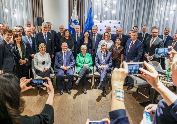 Predsednica se je v družbi nekdanjega predsednika Pahorja udeležila srečanja Prijateljev Zahodnega Balkana.