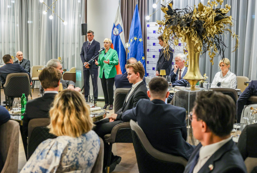 Predsednica se je v družbi nekdanjega predsednika Pahorja udeležila srečanja Prijateljev Zahodnega Balkana.