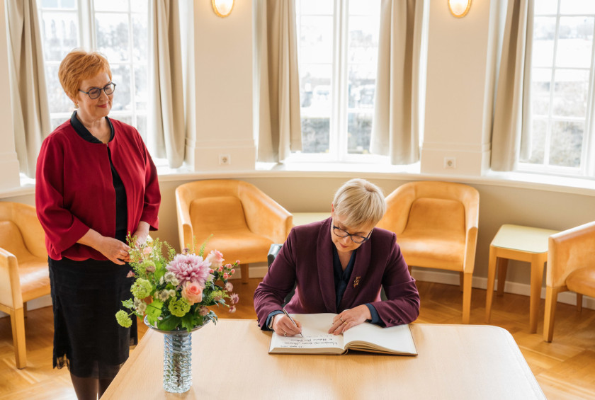 55208189952 981dec288d k