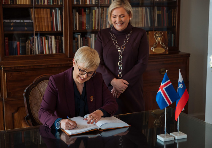 55208989073 f782d3b2c1 k