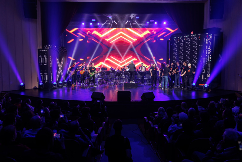 Dewesoft Orchestra je premierno nastopil na otvoritvi Dewesoftove merilne konference. 