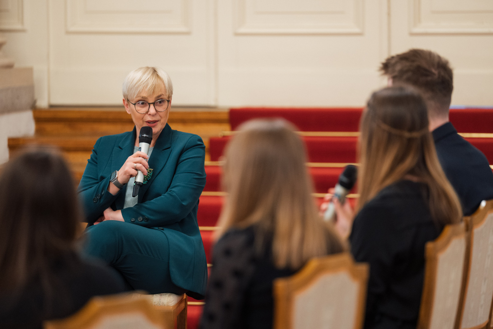 Pogovor predsednice s študenti Filozofske fakultete.